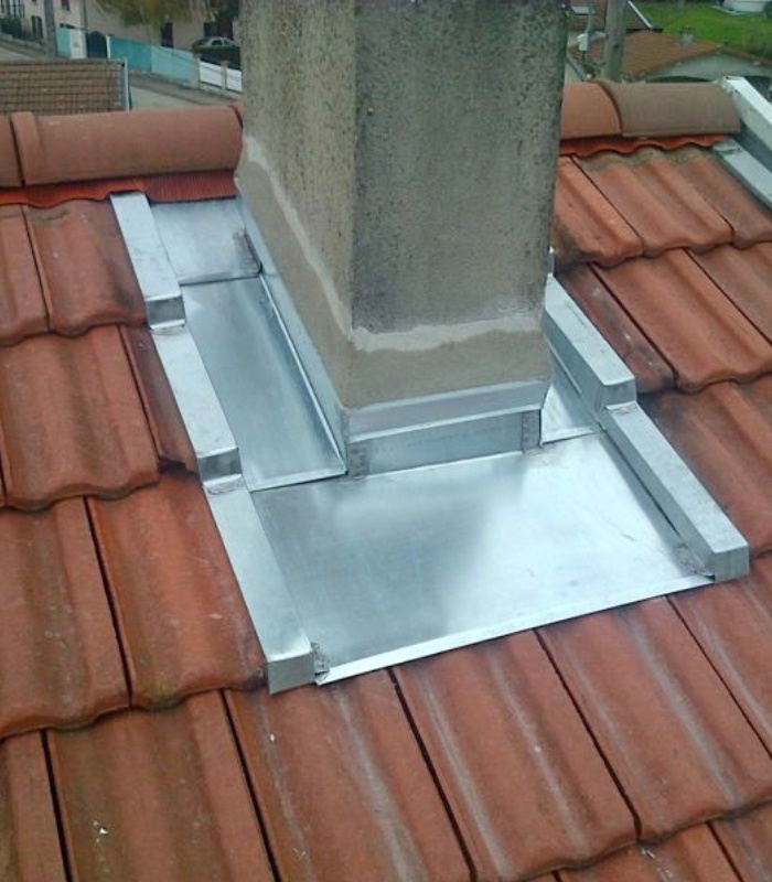 Étanchéité cheminée en zinc